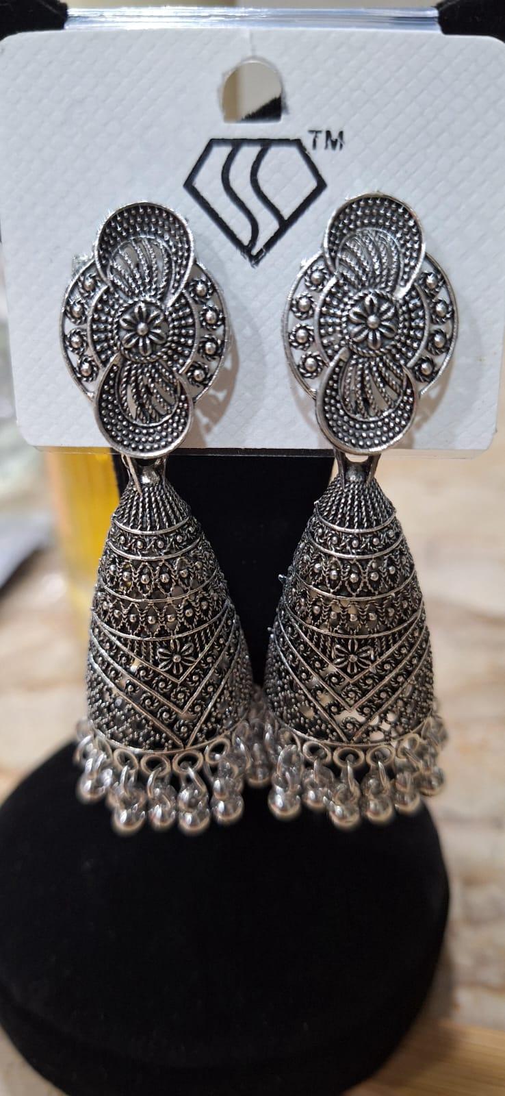 Vintage-inspired flower jhumka earrings