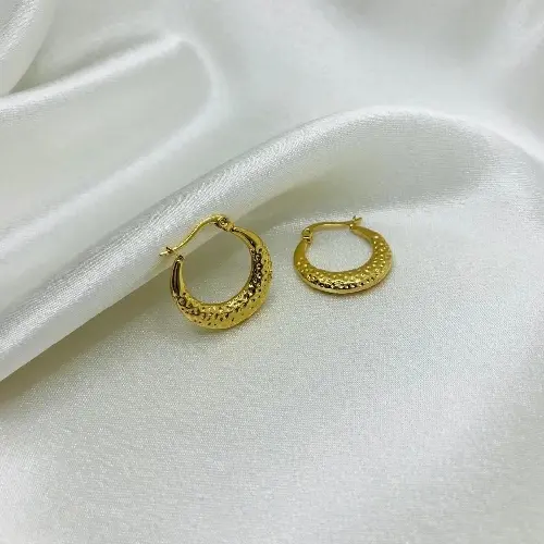 STAINLESS STEEL HAMMERED HOOP EARRING