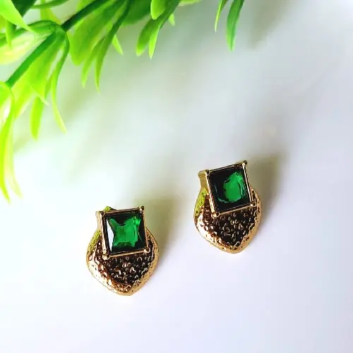 STAINLESS STEEL VINTAGE EMERALD GREEN EARRING